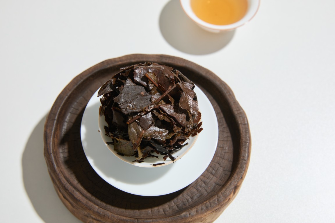 老白茶泡开样子