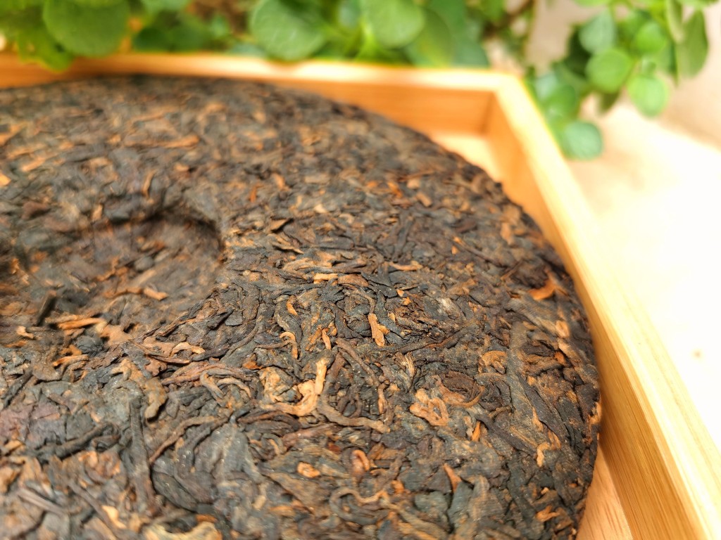 普洱茶的功效与作用：调节代谢、抗氧化、降脂减肥的健康茶饮